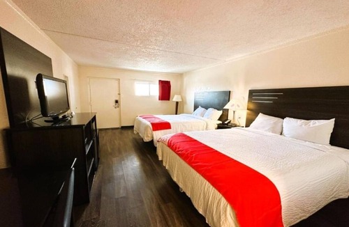 West San Antonio Hotel | 2 Great Value Rooms | 2 Queen Beds Off Hwy 90 W Perfect for Long or Short Stays
