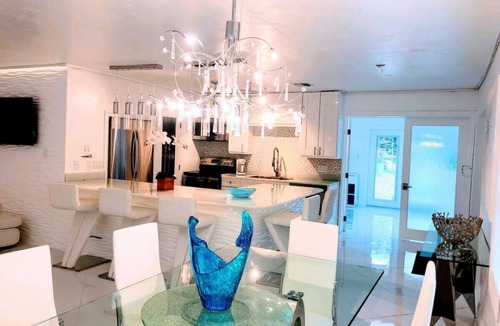 Oakes Estates House | 2 Homes/5000sqft Pool Deck,Heated Pool,Giant Chess