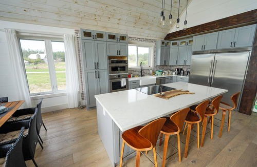 Gravenhurst House | 2 hrs frm Toronto A-frame, sunsets, kayaks, private dock and fire pit