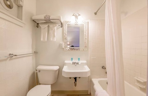 Short Creek Hotel | 2 Ideal Cadiz Located Rooms Near Forest Activities, Golf Course | Free Parking