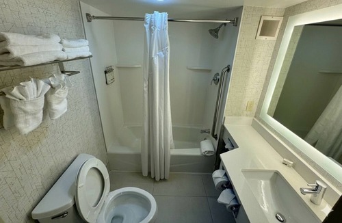 Downtown Albany Hotel | 2 Inviting Rooms near Times Union Center | Free Onsite Parking! | Group-Friendly