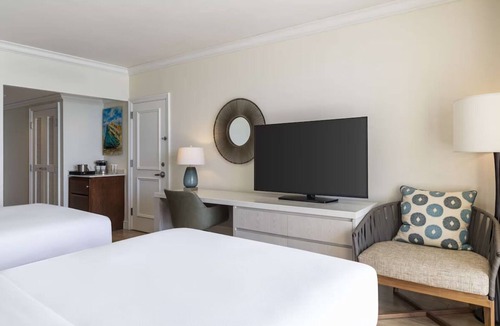 Garrison Historic Area Hotel | 2 Inviting Suites w/Stunning Bay Views and Full Spa Services - Infinity Pool