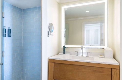 Garrison Historic Area Hotel | 2 Inviting Suites w/Stunning Bay Views and Full Spa Services - Infinity Pool