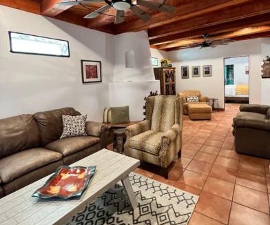 Las Cruces House | 2 king bds 2.5 bathrooms in the heart of Downtown
