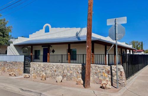 Las Cruces House | 2 king bds 2.5 bathrooms in the heart of Downtown