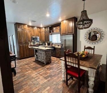 Las Cruces House | 2 king bds 2.5 bathrooms in the heart of Downtown