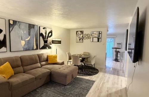 Manito Apartment | 2 King beds Queen Sleeper Sacred Hear Downtown