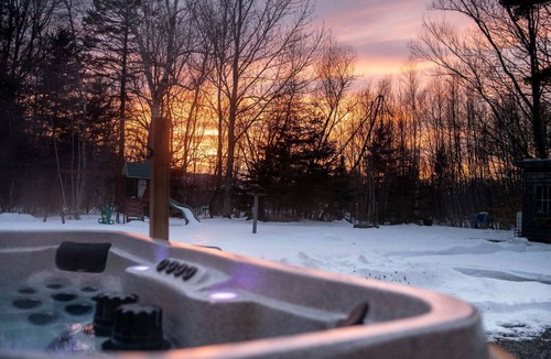 Windsor Apartment | 2 King Beds, Ski Martock, OnTree, Wineries, Hot Tub