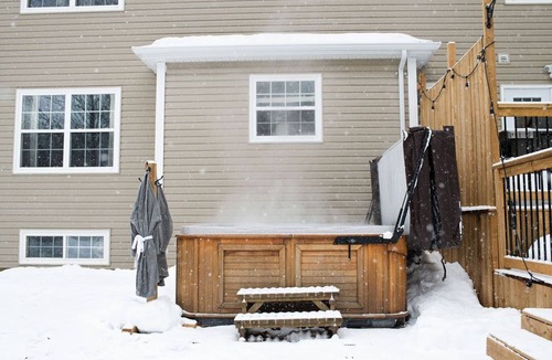 Windsor Apartment | 2 King Beds, Ski Martock, OnTree, Wineries, Hot Tub