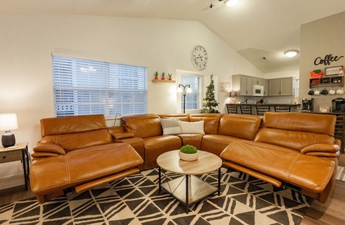 Table Rock Condo | 2 King Beds ~ Trophy Fishing ~ Recliners ~ Near The Strip ~ FREE TICKETS INCLUDED! (FC39-2)