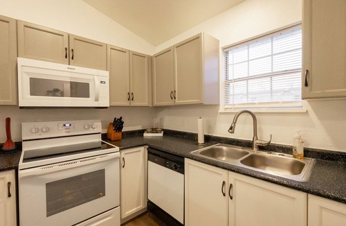 Table Rock Condo | 2 King Beds ~ Trophy Fishing ~ Recliners ~ Near The Strip ~ FREE TICKETS INCLUDED! (FC39-2)