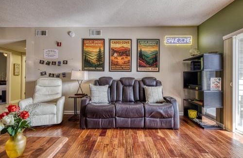 Pigeon Forge House | 2 King BRs Balcony Resort Amenities Free Tix