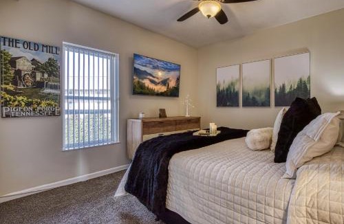 Pigeon Forge House | 2 King BRs Balcony Resort Amenities Free Tix