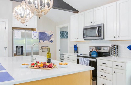 Mount Airy House | 2 King Masters, 3 Bed/3 Bath, Fire Pit, Walk to Downtown