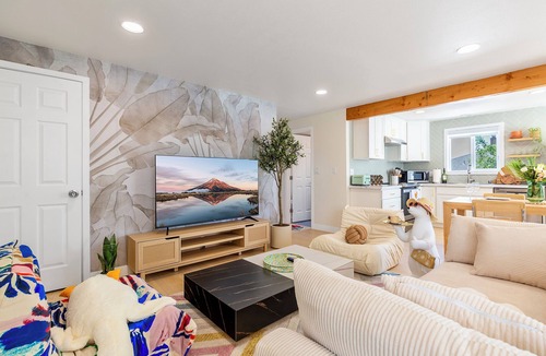 Ballard Apartment | 2 King Modern Suite w/AC and Fenced Yard