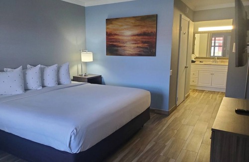 Vero Beach Hotel | 2 King Standard Rooms | Vero Beach Inn and Suites | Free Coffee and Tea