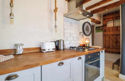 Tansley House | 2 KNOLL MOUNT, character holiday cottage, with open fire in Tansley
