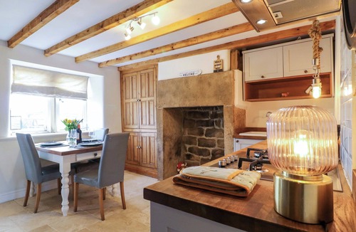 Tansley House | 2 KNOLL MOUNT, character holiday cottage, with open fire in Tansley