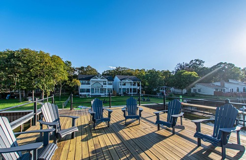 Carolyn Estates House | 2 Large lakehouses -Both can be rented for large groups