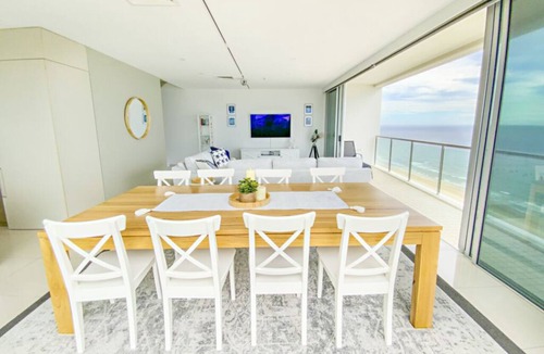 Broadbeach Apartment | 2 Level 3 bedroom luxury apartment with 180 degree views