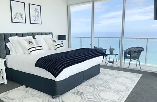 Broadbeach Apartment | 2 Level 3 bedroom luxury apartment with 180 degree views