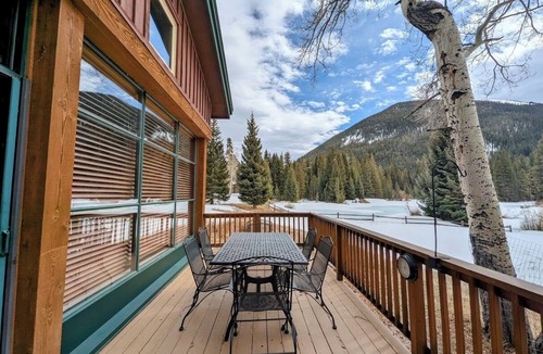 Keystone House | 2-level Rustic Cabin with a Hot Tub Onsite