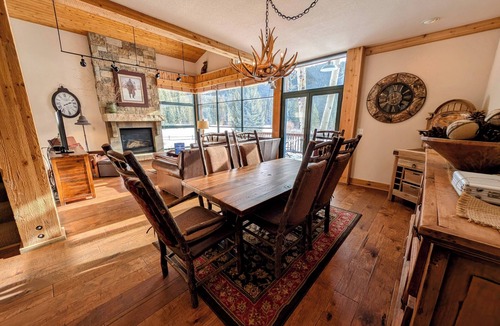 Keystone House | 2-level Rustic Cabin with a Hot Tub Onsite