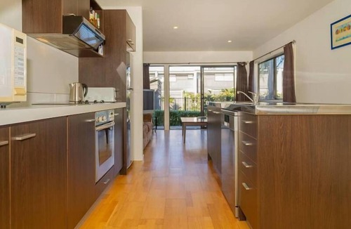 Whitianga Apartment | 2 level self contained apartment close to the poolat AquaSoleil.