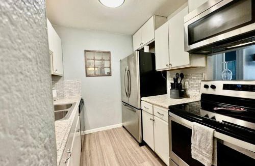 South Side Apartment | 2 Master br apt 1st floor ,20 min to beach