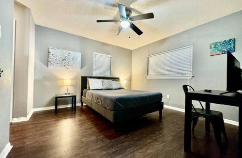 South Side Apartment | 2 Master br apt 1st floor ,20 min to beach