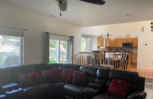 Colorado Springs House | 2 Master Suites/3 King Beds/4 Bath/Mins to Airport