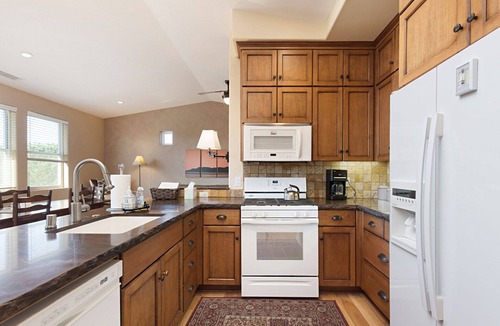 South Oceanside House | 2-Master Suites , 4-bikes, walk to beach/restaurants, A/C