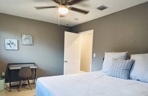 Highland Garden House | 2 master suites~ perfect location w/pool! Sleeps 18!