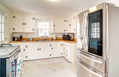 Hyannis Cottage | 2 Mi to Beach: Walkable Coastal Gem in Hyannis!