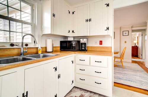 Hyannis Cottage | 2 Mi to Beach: Walkable Coastal Gem in Hyannis!