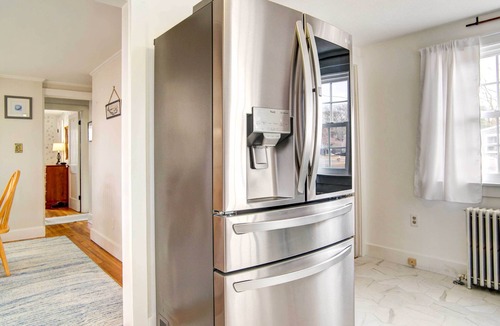 Hyannis Cottage | 2 Mi to Beach: Walkable Coastal Gem in Hyannis!