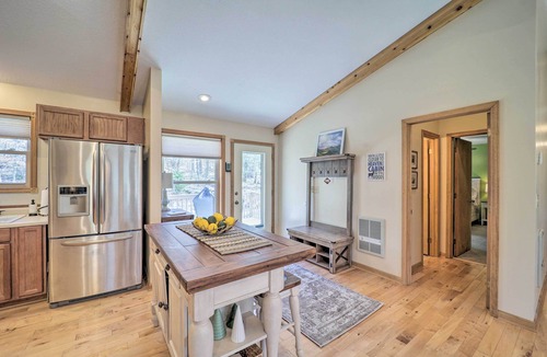 Charter Hills Cottage | 2 Mi to Beech Mtn: Family Retreat w/Fire Pit