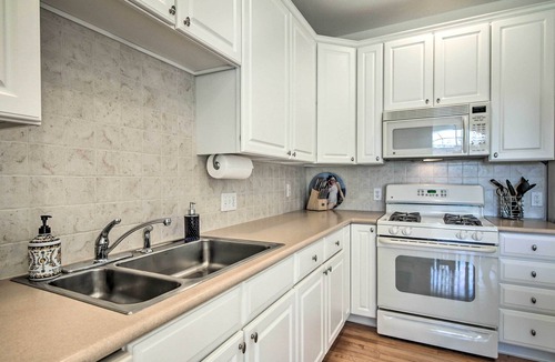 Ocean View Apartment | 2 Mi to Bethany Beach: Condo w/Deck & Pool Access