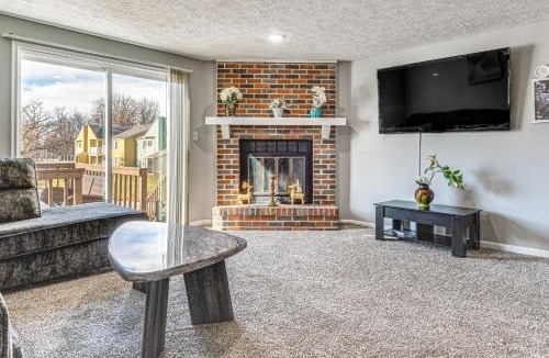 Castleton House | 2 Mi to Castleton Square Mall! Quaint Condo