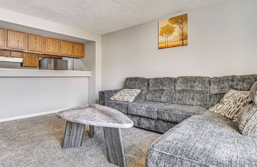 Castleton Condo | 2 Mi to Castleton Square Mall! Quaint Condo