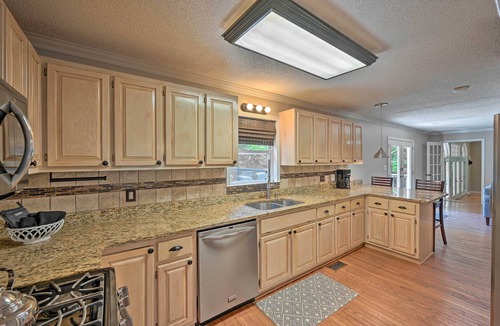 Clemson Villa | 2 Mi to Clemson: Central Villa w/Deck, Near Lakes