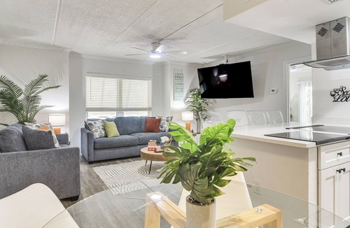St. Pete Beach Condo | < 2 Mi to Coast: St Pete Beach Gem w/Pool Access