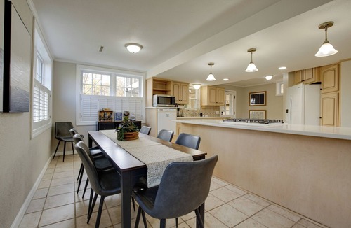 Manhattan Cottage | 2 Mi to Downtown: 4BR Country Home Near K-state