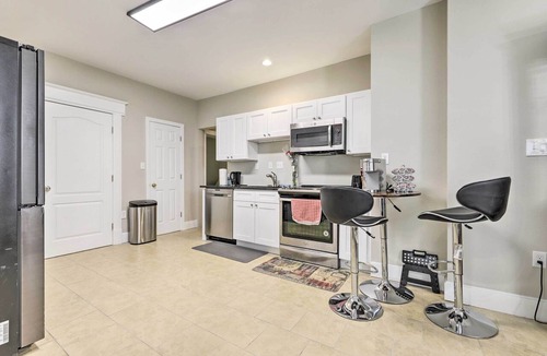 Memorial Square Apartment | 2 Mi to Downtown: Springfield Apt w/Balcony!