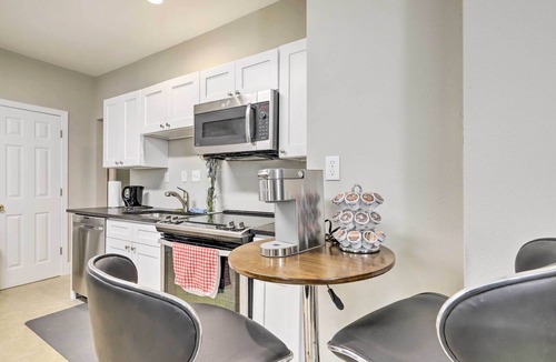 Memorial Square Apartment | 2 Mi to Downtown: Springfield Apt w/Balcony!