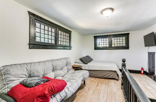 South Perry District Apartment | 2 Mi to Downtown Spokane: Nurse-Ready Rental