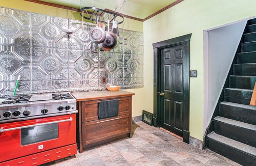 South Perry District Apartment | 2 Mi to Downtown Spokane: Nurse-ready Rental