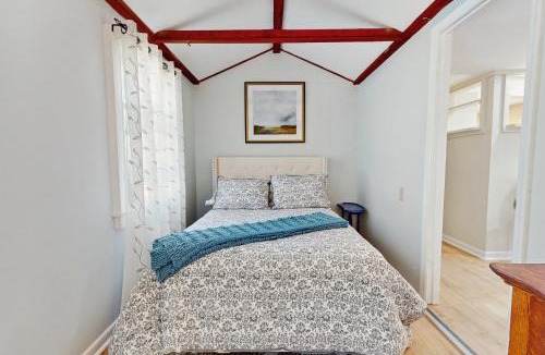 Osterville House | 2 Mi to Dowses Beach! Couples Haven in Osterville