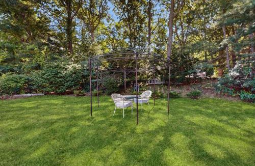 Osterville House | 2 Mi to Dowses Beach! Couples Haven in Osterville