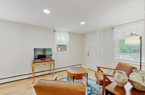 Osterville House | 2 Mi to Dowses Beach! Couples Haven in Osterville